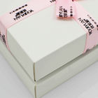300 گرم جعبه هدیه لوکس سفید 30 سانتی متر x 30 سانتی متر MDF جعبه بسته بندی مراقبت شخصی مراقبت از پوست MDF با روبان